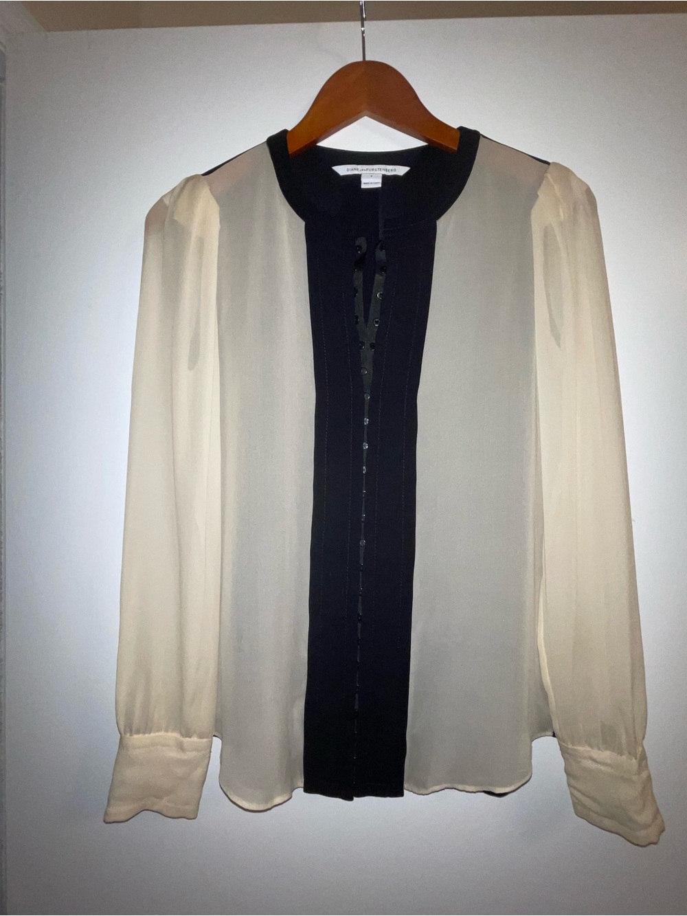 DVF Diane Von Furstenberg Silk Colorblock Blouse Ivory Black Hidden Placket Sz 2